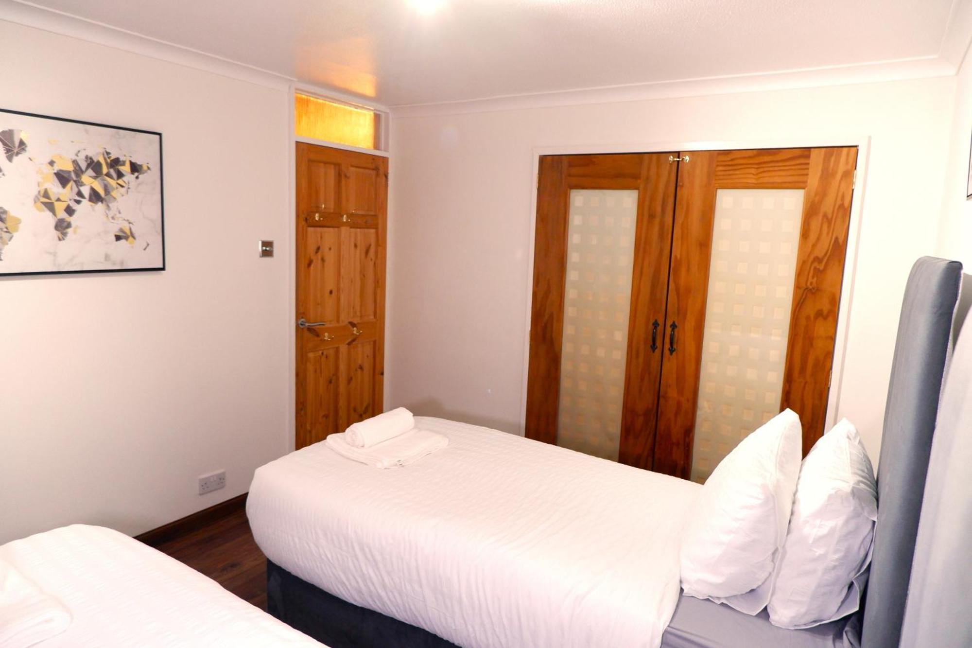 Dundridge Home - Morden Urban Living - Sleeps Up To 9 Guests & Private Parking For 2 Vehicles Bristol Exteriör bild