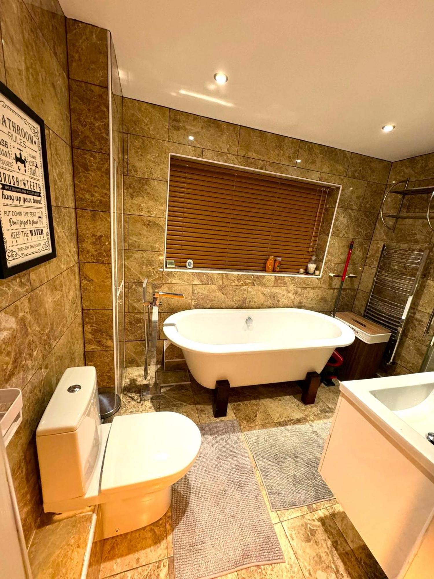 Dundridge Home - Morden Urban Living - Sleeps Up To 9 Guests & Private Parking For 2 Vehicles Bristol Exteriör bild